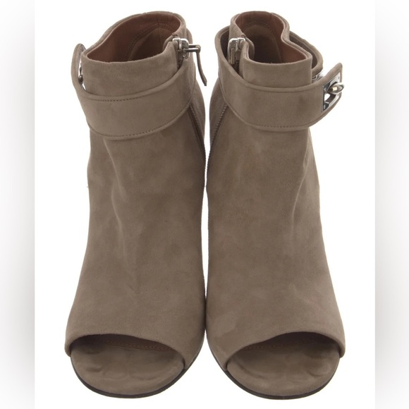 GIVENCHY
Suede Boots
Size: 10 - Picture 3 of 5